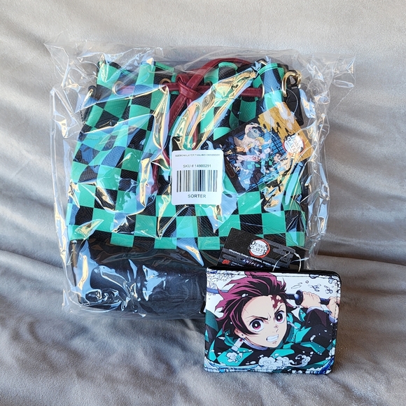 DEMON SLAYER: Tanjiro Crossbody Bucket Bag & Bifold Wallet - Picture 4 of 8